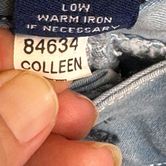 Amethyst Body Con Low Rise Light Wash Cropped Capri Soft Denim Skinny Jeans - Picture 12 of 13